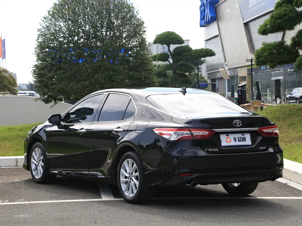 Toyota Camry — миниатюра 18