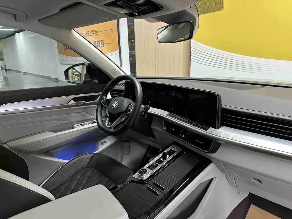 Volkswagen Tavendor 2023 380TSI R-Line