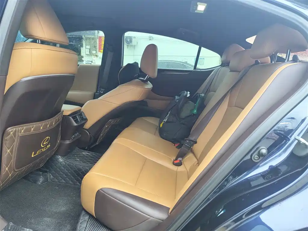 Lexus ES — миниатюра 7