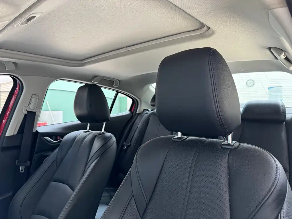 Mazda Mazda3 3 2017 2.0L AT Luxury V