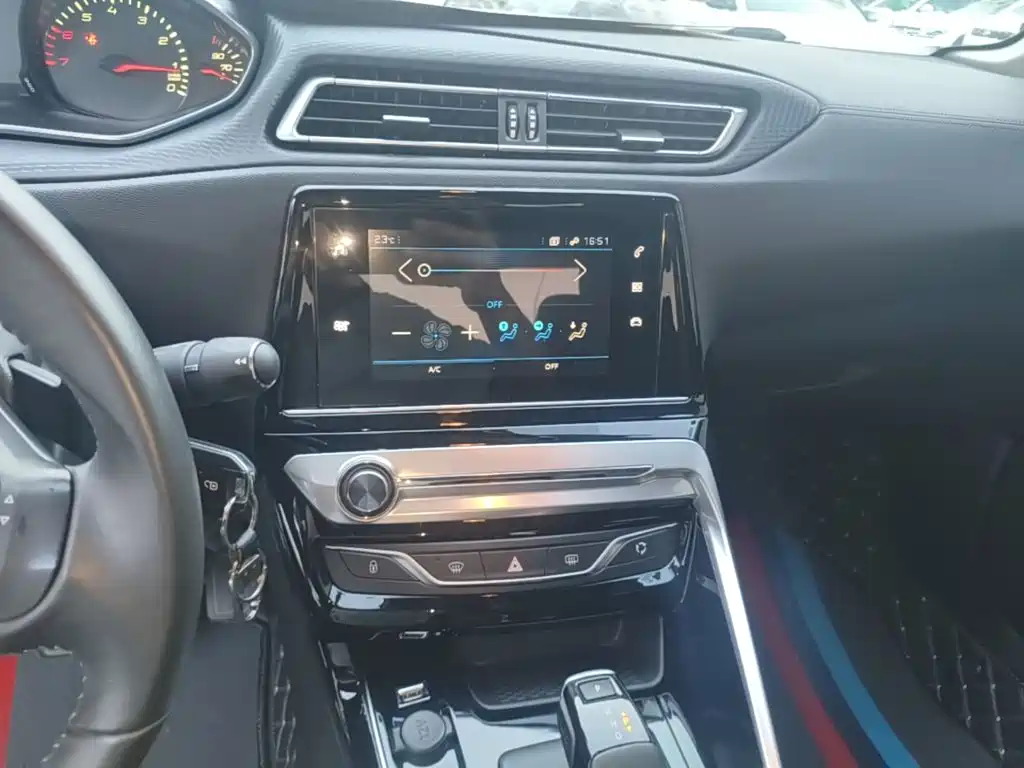 Peugeot 308 — миниатюра 13