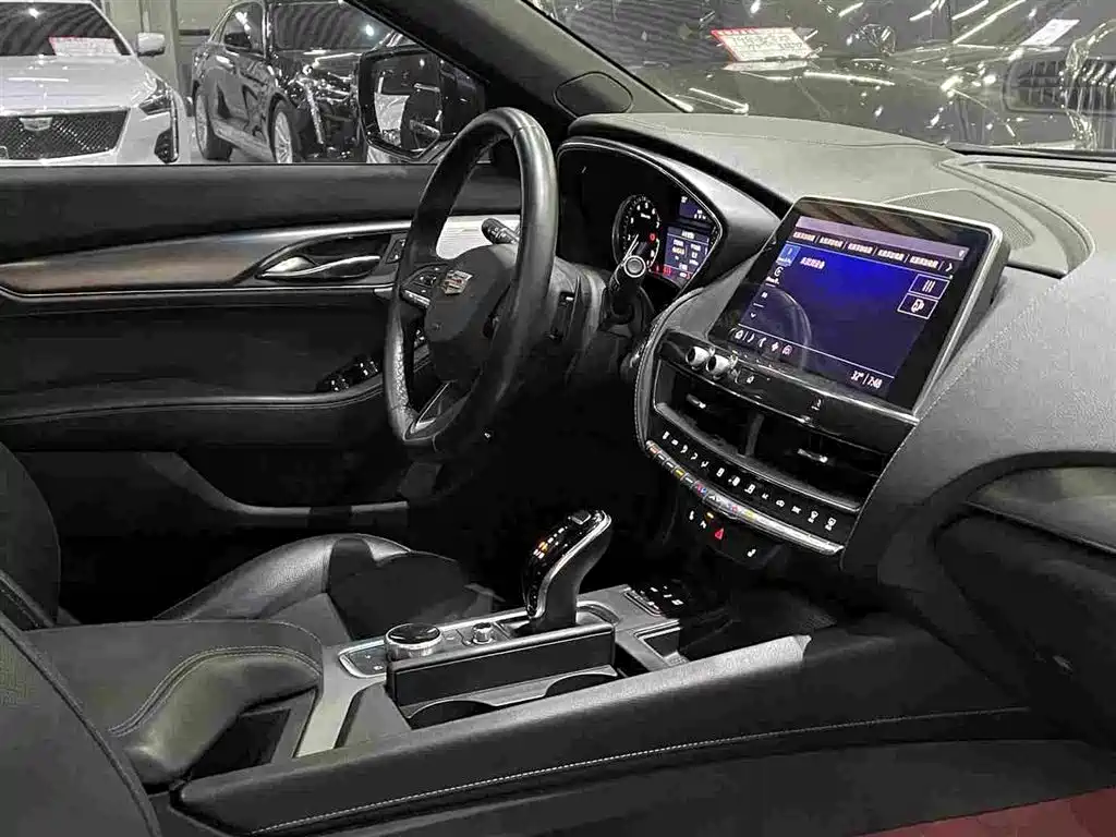 Cadillac CT5 — миниатюра 8