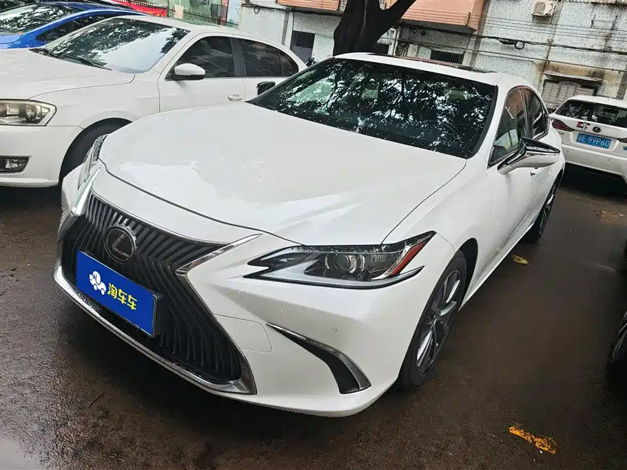 Lexus ES 2018