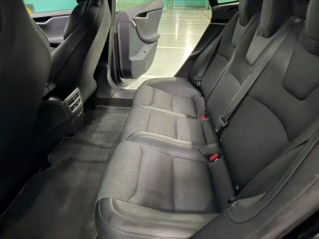 Tesla Model S — миниатюра 9