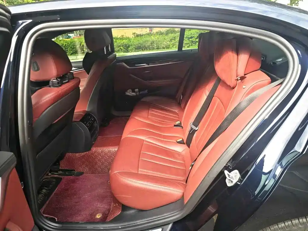 BMW 5 Series — миниатюра 3