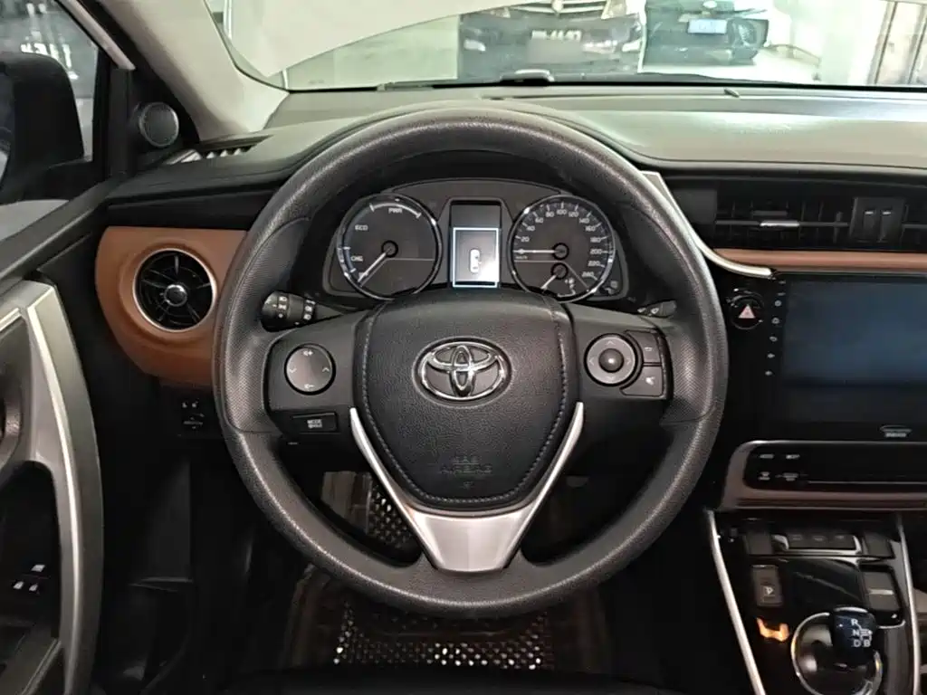 Toyota Corolla Hybrid — миниатюра 11