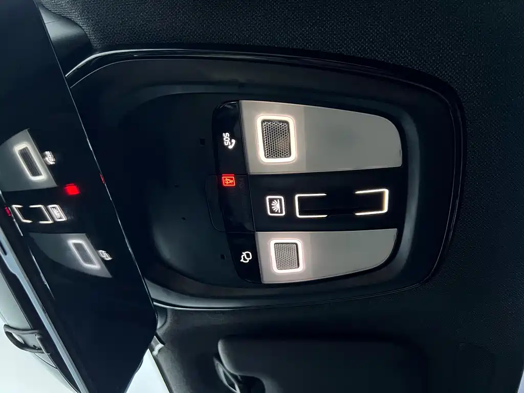 Volvo XC40 — миниатюра 17