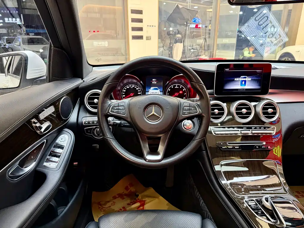 Mercedes-Benz GLC 2018 GLC 260 4MATIC Luxury
