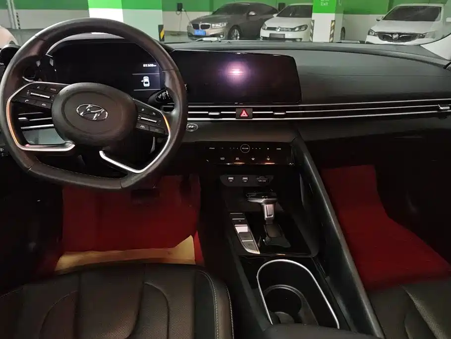 Hyundai Elantra — миниатюра 12