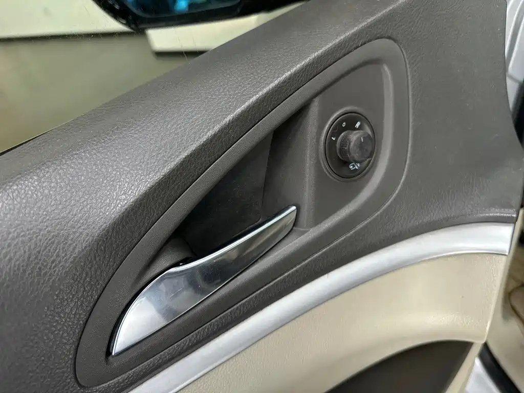 Buick GL8 2011 3.0L XT Luxury Flagship