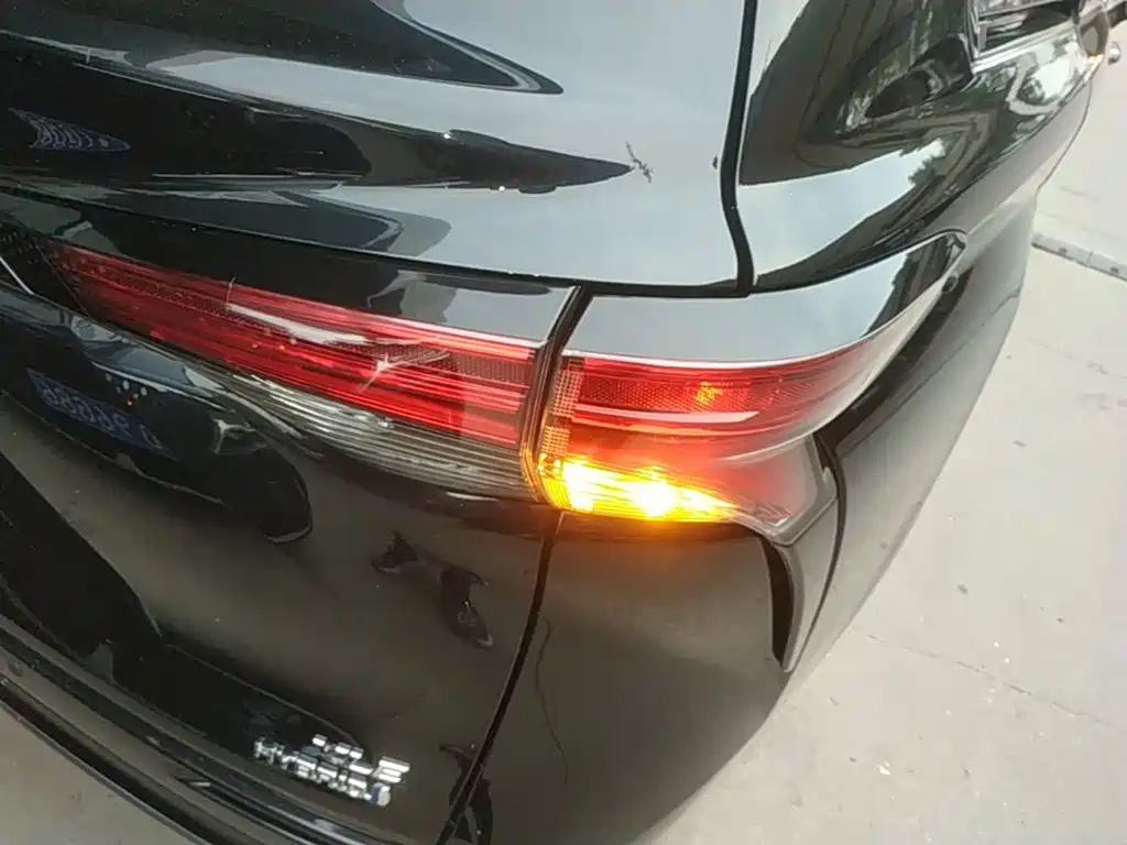 Toyota Sienna — миниатюра 8