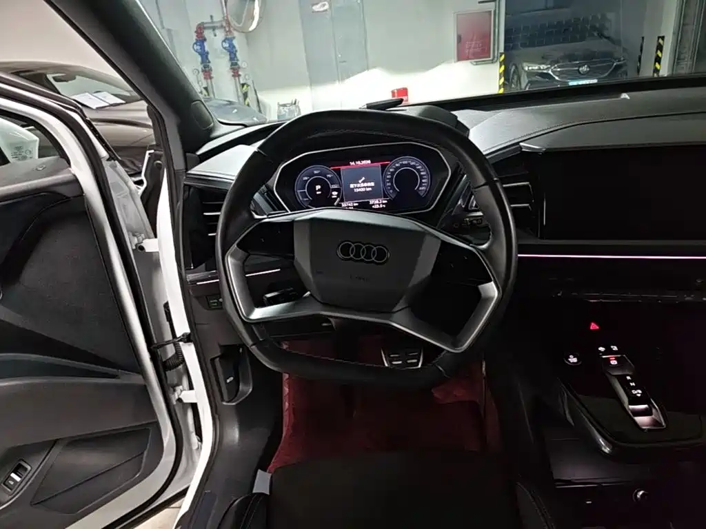 Audi Q4 e-tron — миниатюра 11