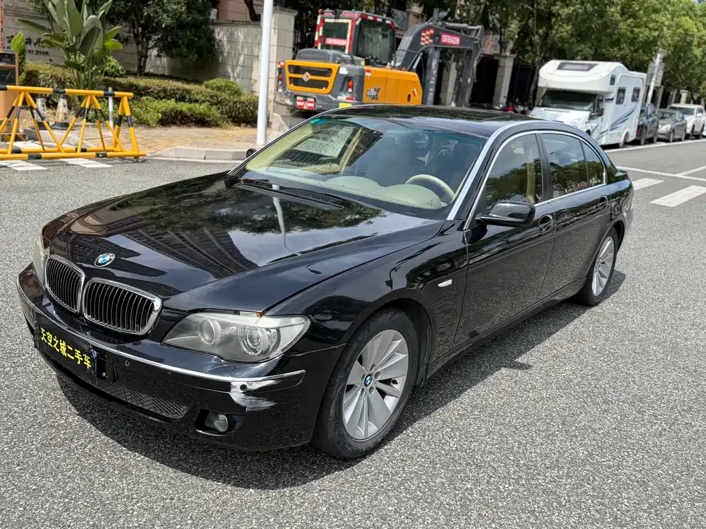 BMW 7 Series — миниатюра 6