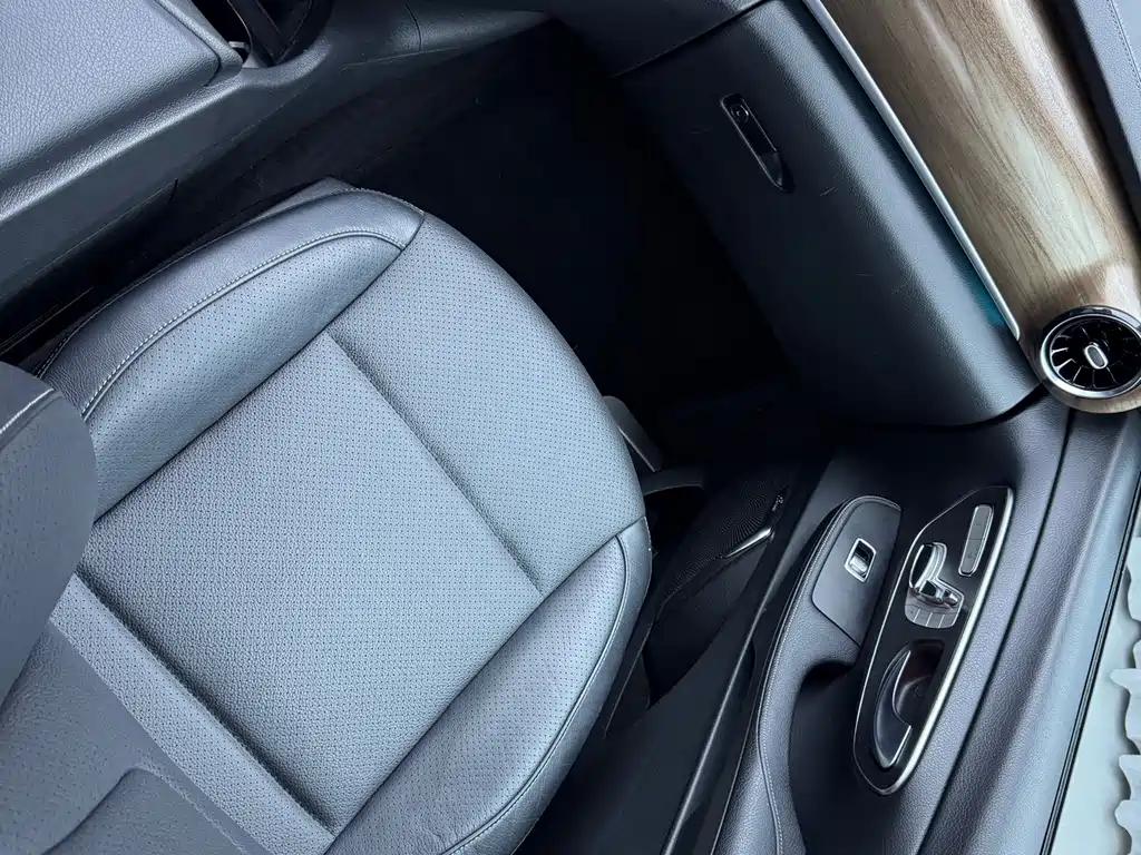 Mercedes-Benz V-Class — миниатюра 15