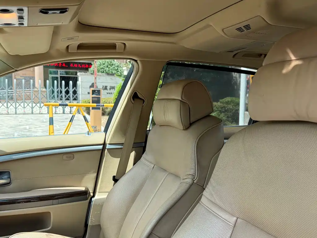 BMW 7 Series — миниатюра 11