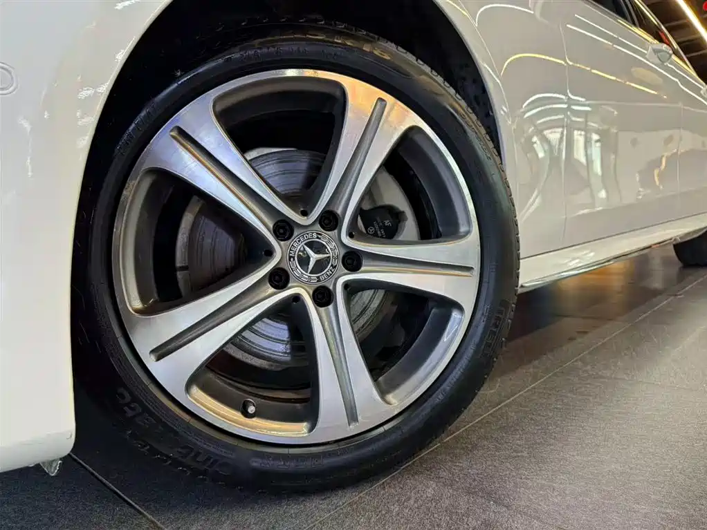 MERCEDES-BENZ E CLASS