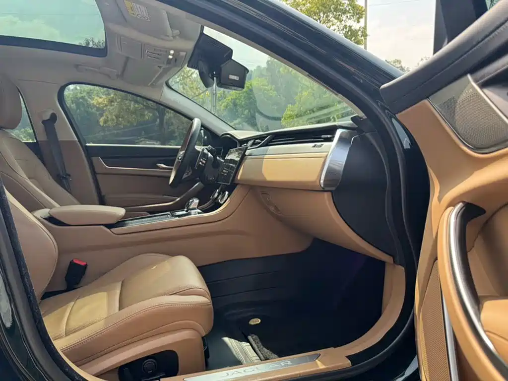 Jaguar XFL 2024 2.0T P250 Premium Luxury
