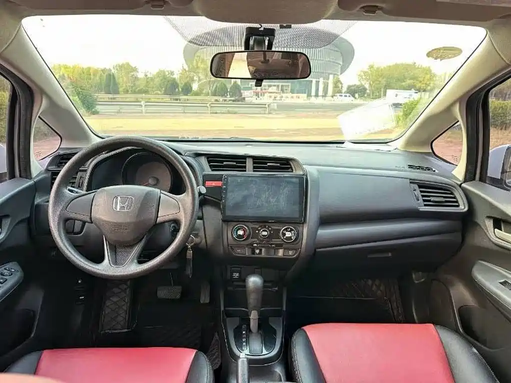 Honda Fit — миниатюра 9