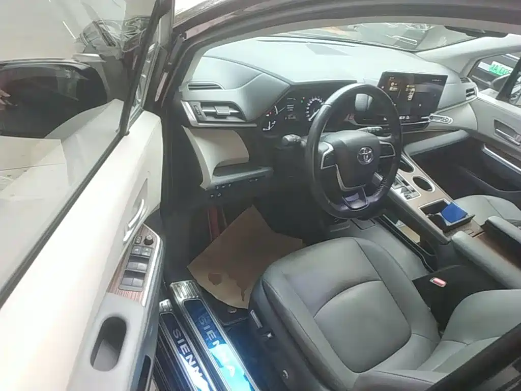 Toyota Sienna — миниатюра 16