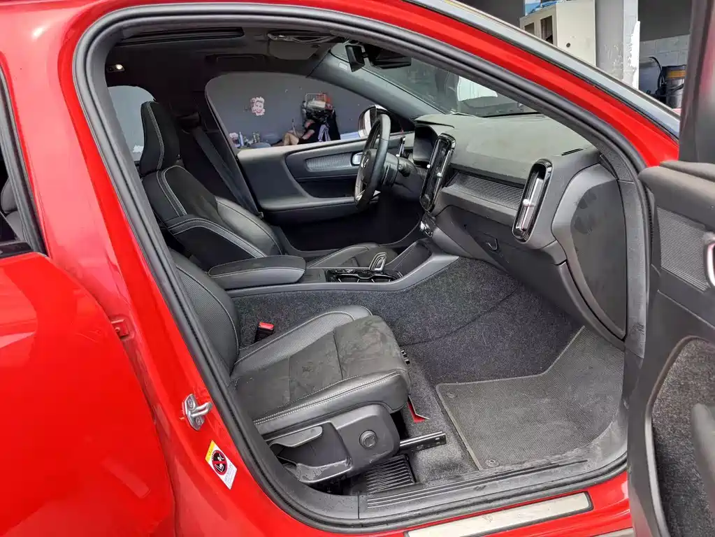 Volvo XC40 — миниатюра 9