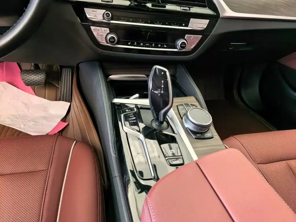 BMW 5 Series — миниатюра 14