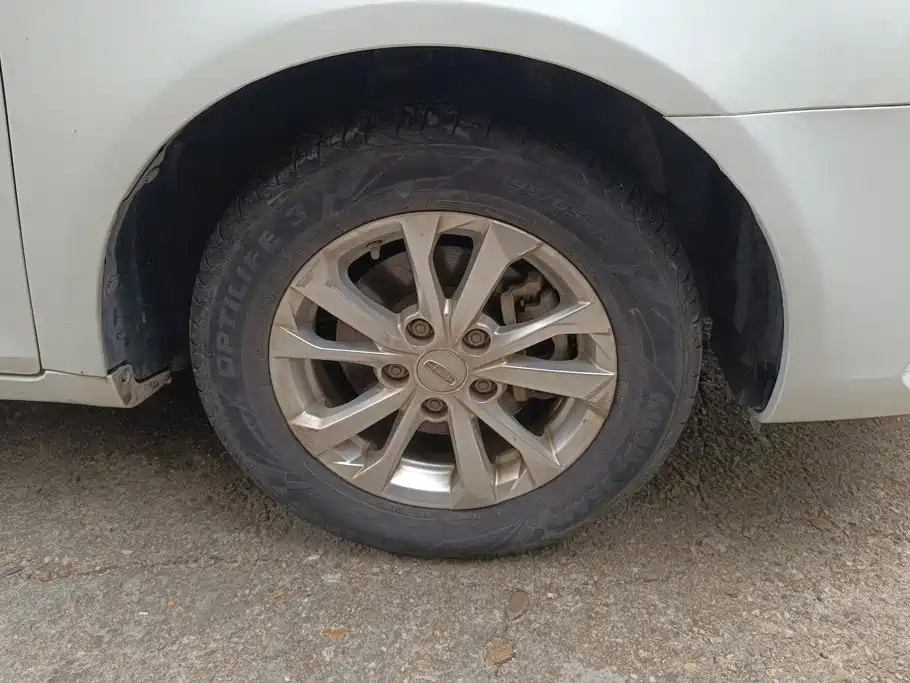 Geely Emgrand — миниатюра 6