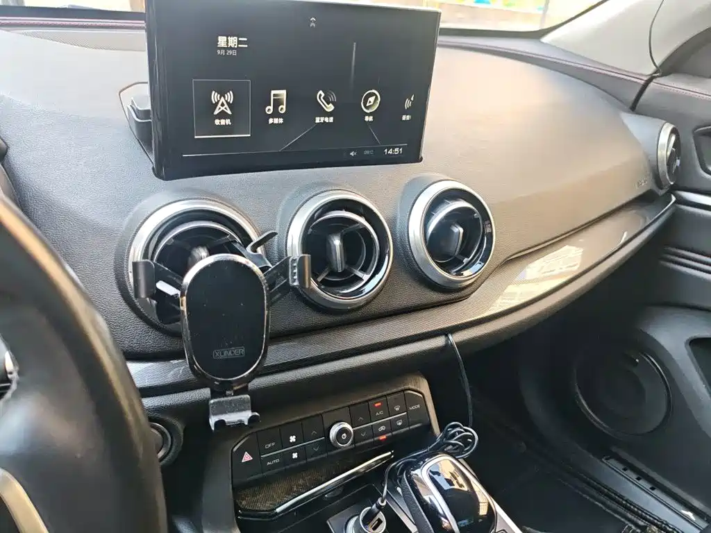 Wey Wey VV5 — миниатюра 14