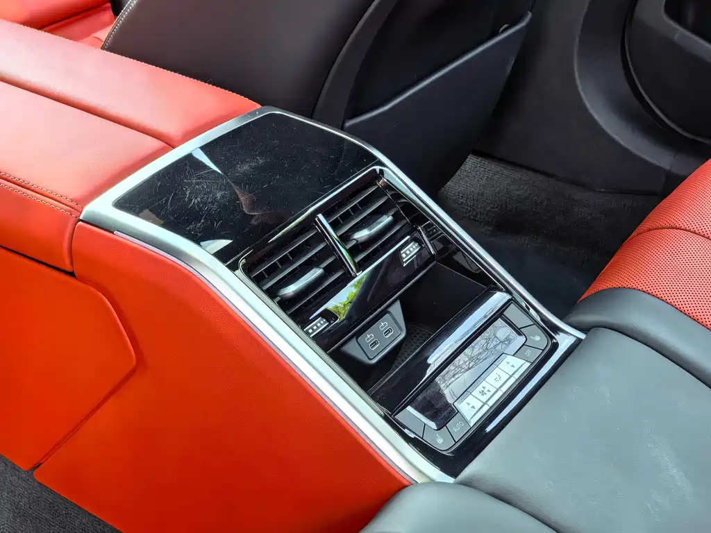 BMW 8 Series — миниатюра 9