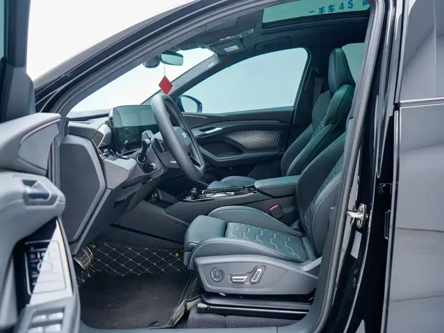 Audi Q6L e-tron