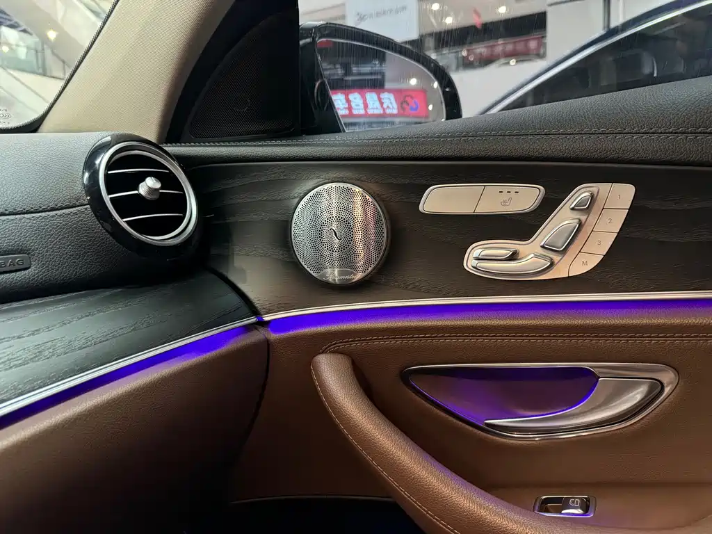 Mercedes-Benz E-Class — миниатюра 10