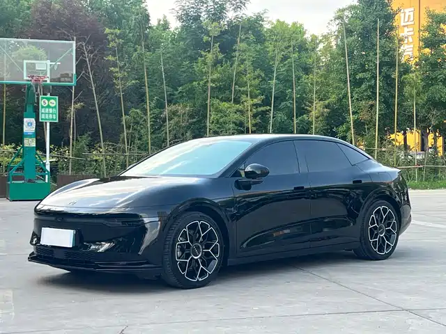 2024 Zeekr 007