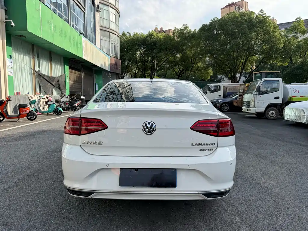 Volkswagen Lamando 2019 230TSI DSG V