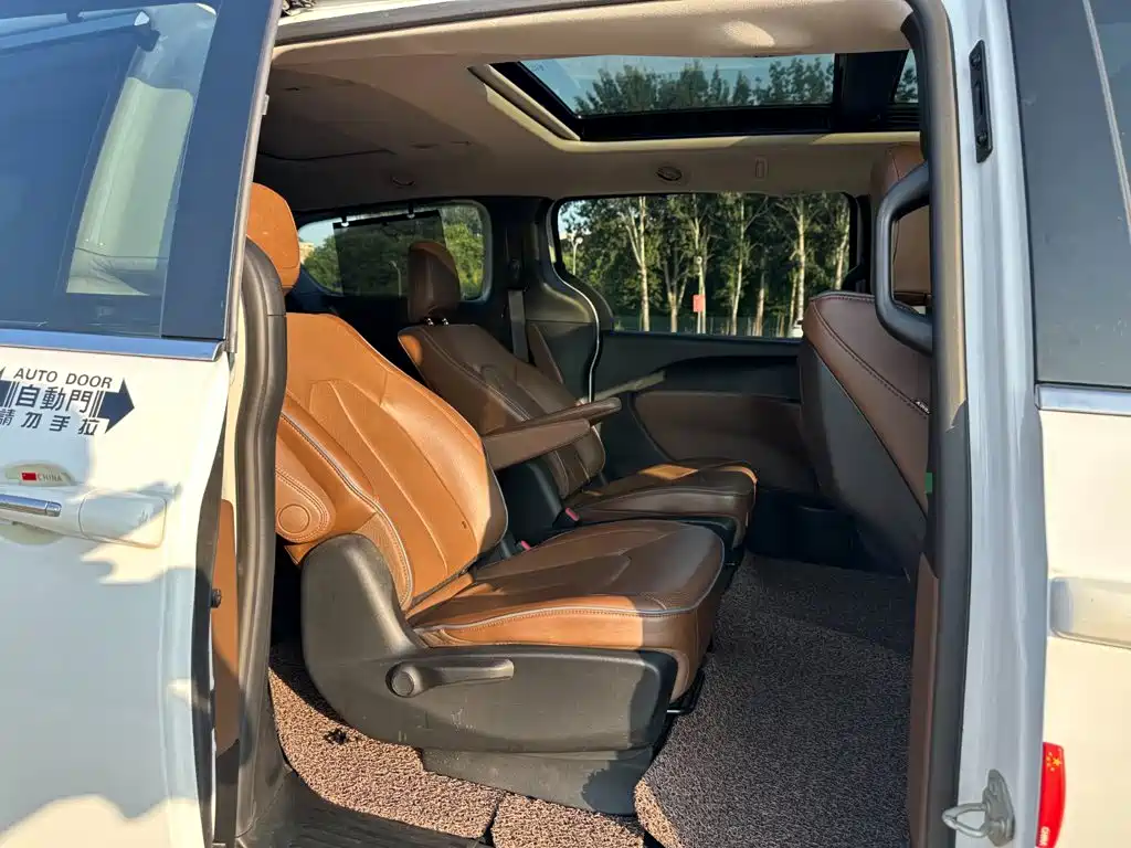 Chrysler Grand Voyager (Import) — миниатюра 19