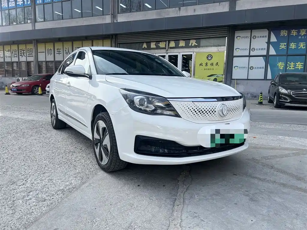 DONGFENG E70