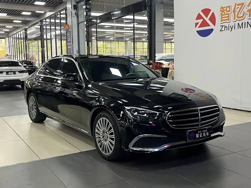 Mercedes-Benz E-Class — миниатюра 8