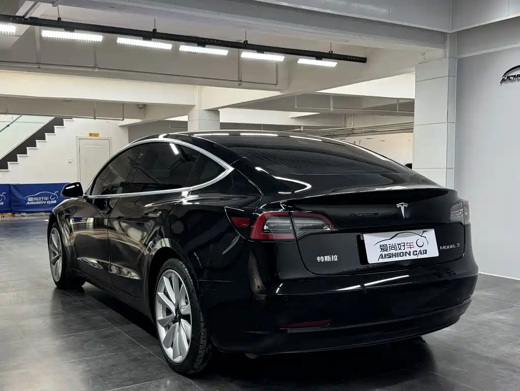 Tesla Model 3 — миниатюра 5