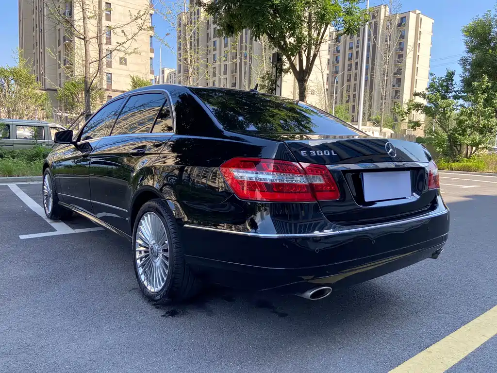 Mercedes-Benz E-Class — миниатюра 3