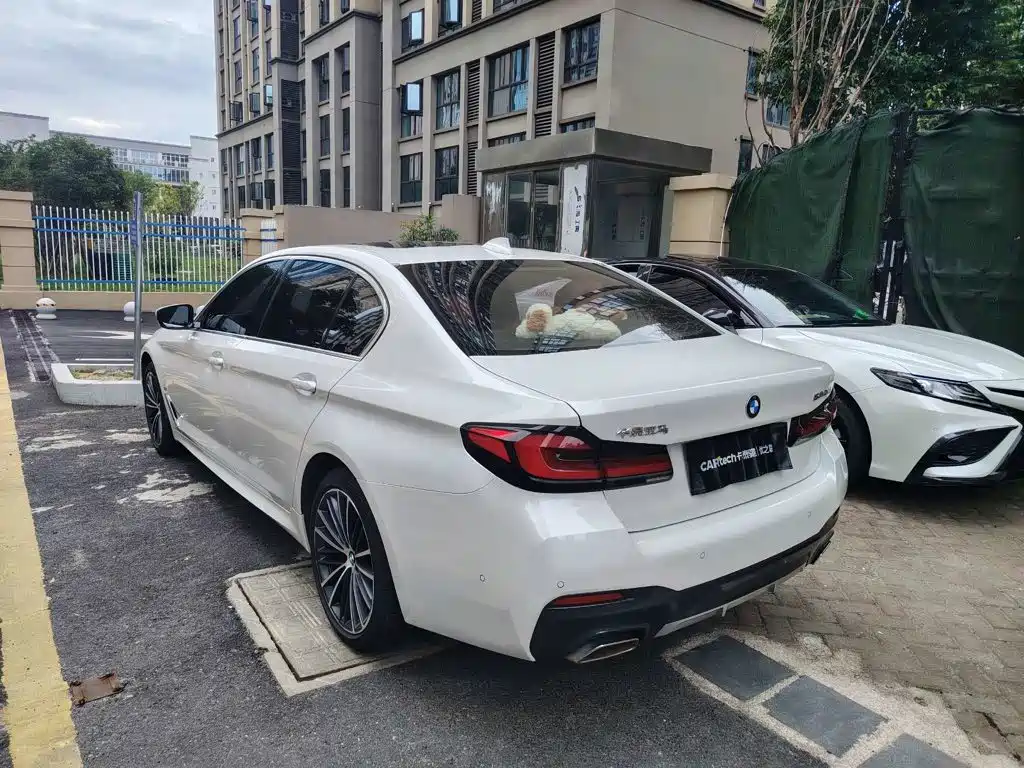 BMW 5 Series — миниатюра 5