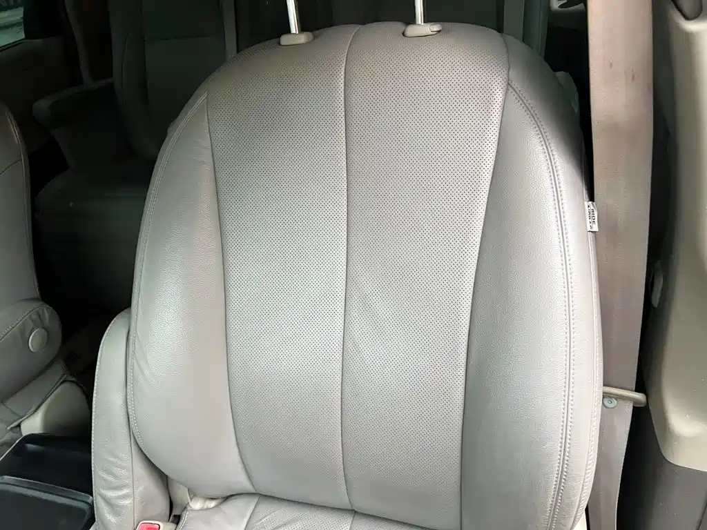 Toyota Sienna — миниатюра 12