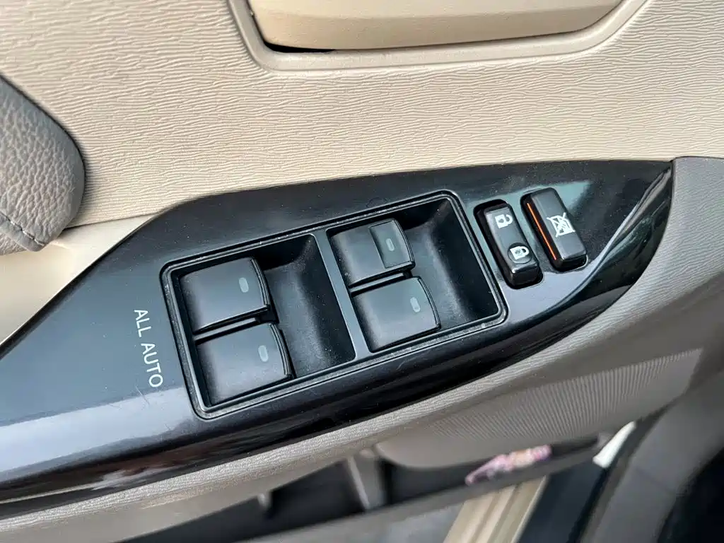 Toyota Sienna — миниатюра 7
