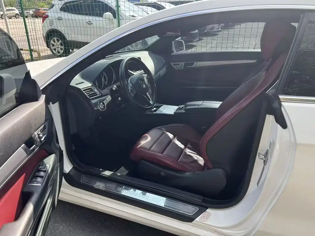 Mercedes-Benz E-Class (Import) — миниатюра 12