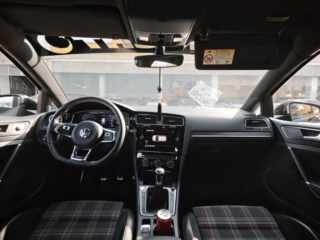 VOLKSWAGEN GOLF GTI