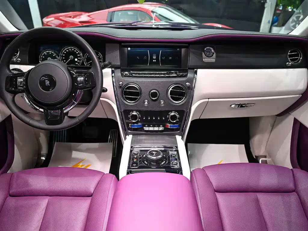 Rolls-Royce Cullinan 2018 мест