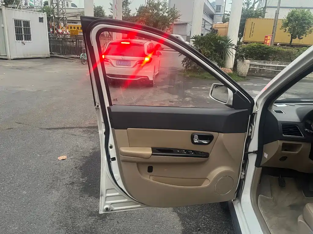 Wuling Hongguang — миниатюра 10