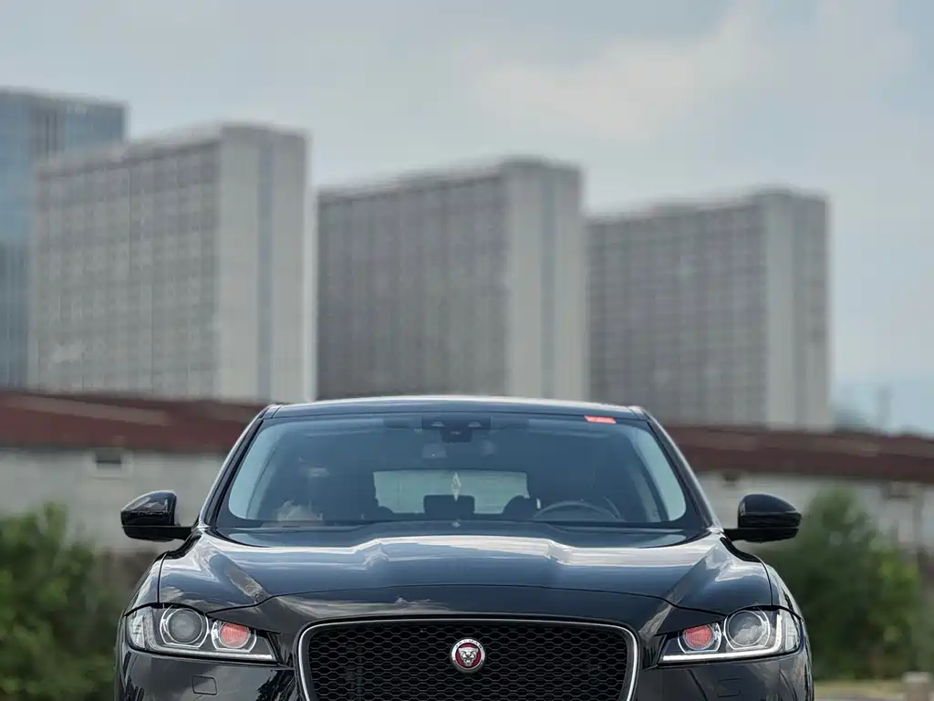 JAGUAR  F PACE