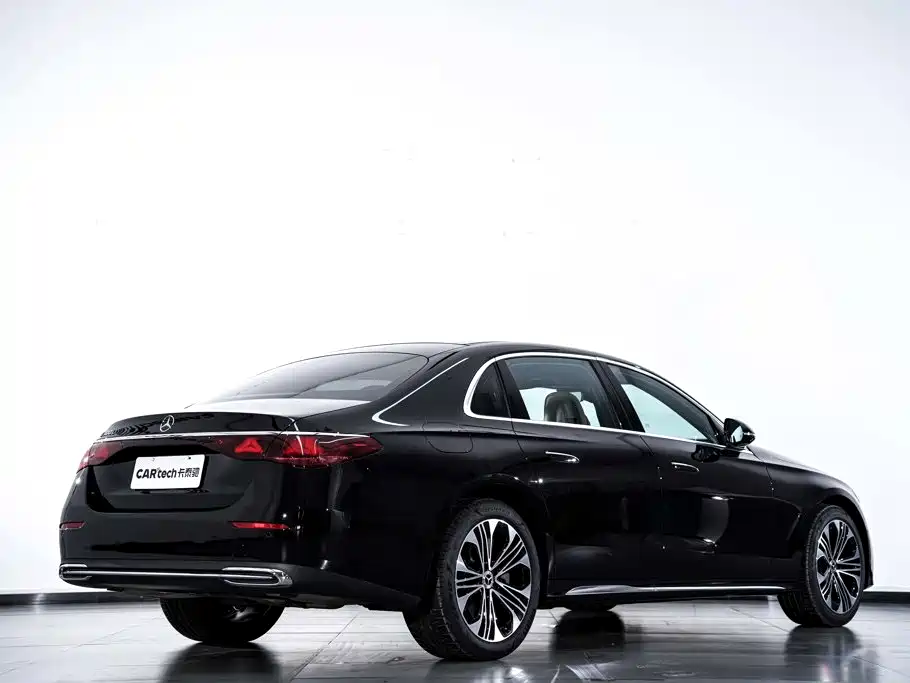 Mercedes-Benz E-Class — миниатюра 6