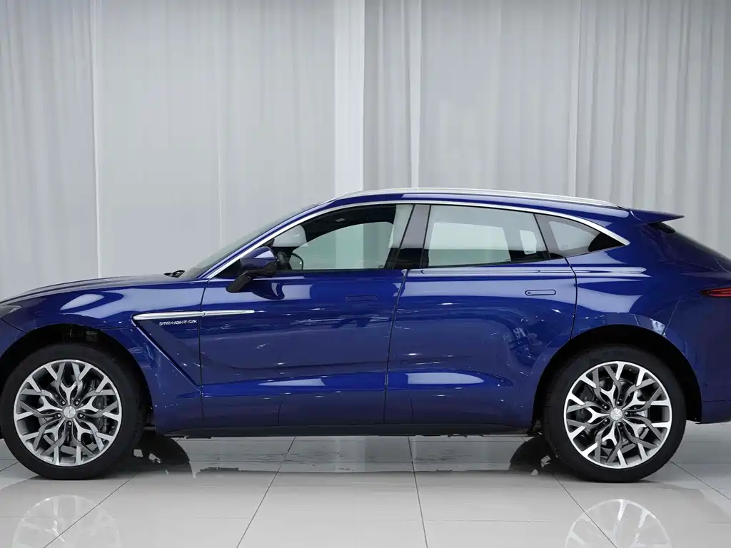 Aston Martin DBX 2023 3.0T STRAIGHT-SIX