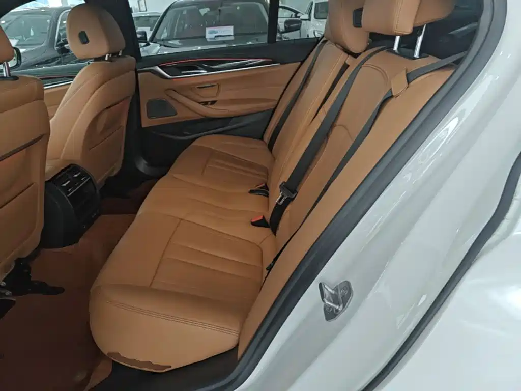BMW 5 Series — миниатюра 17
