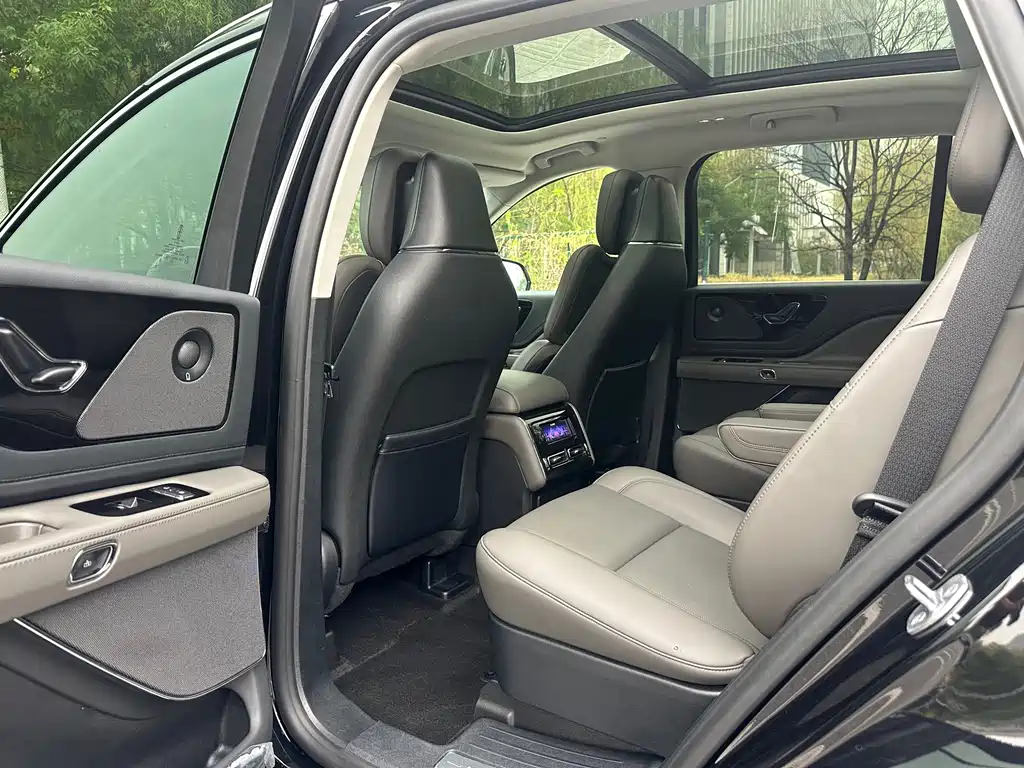 Lincoln Aviator — миниатюра 11