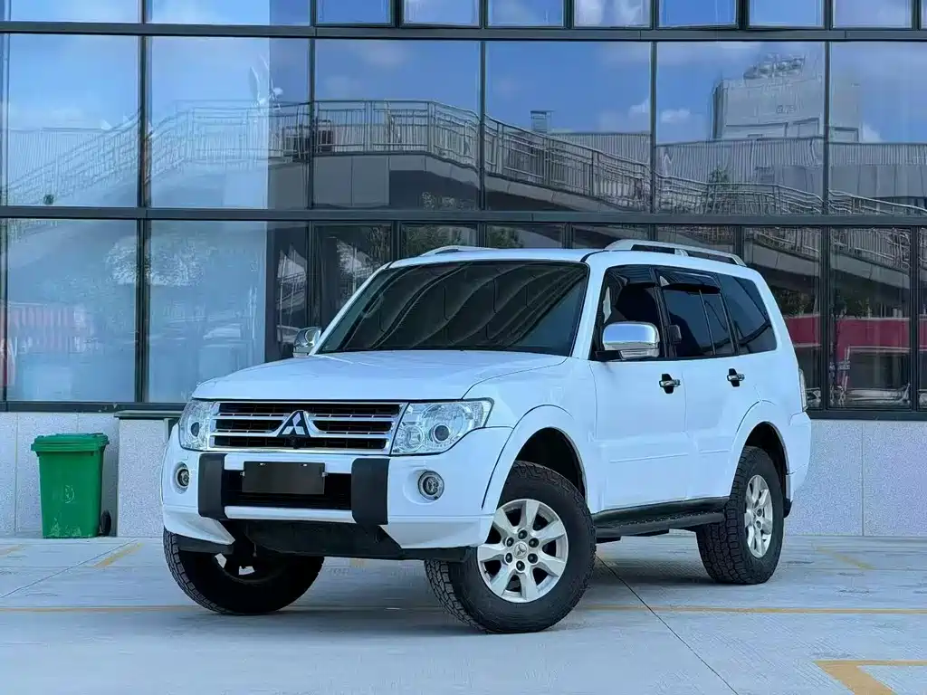 Mitsubishi Pajero (Import) 2009
